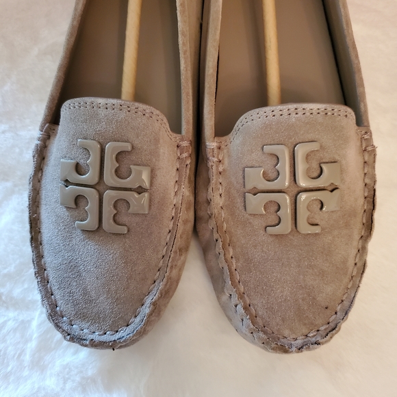 TORY BURCH BRAND NEW W/ TAG & BOX! TORY BURCH LOWELL 2 DRIVER-SUEDE - Picture 7 of 11